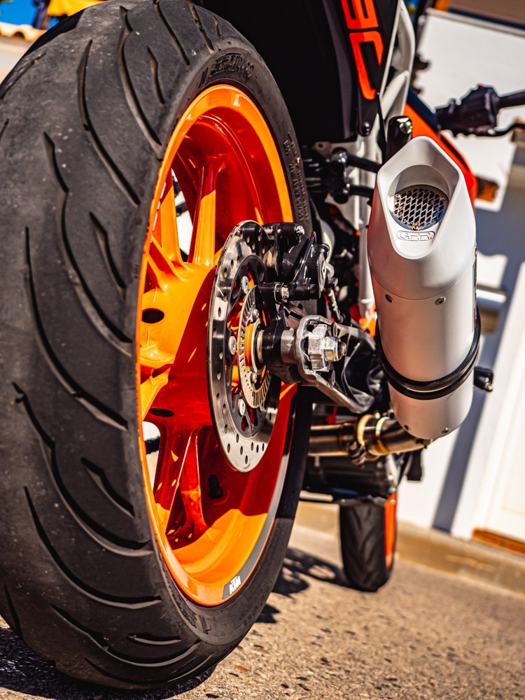 Pot echappement compatible avec Ktm Duke 390 2017-2020, Albus Evo4, Échappement légal, homologué,silencieux avec db killer amovible et tuyau de liaison spécifique 