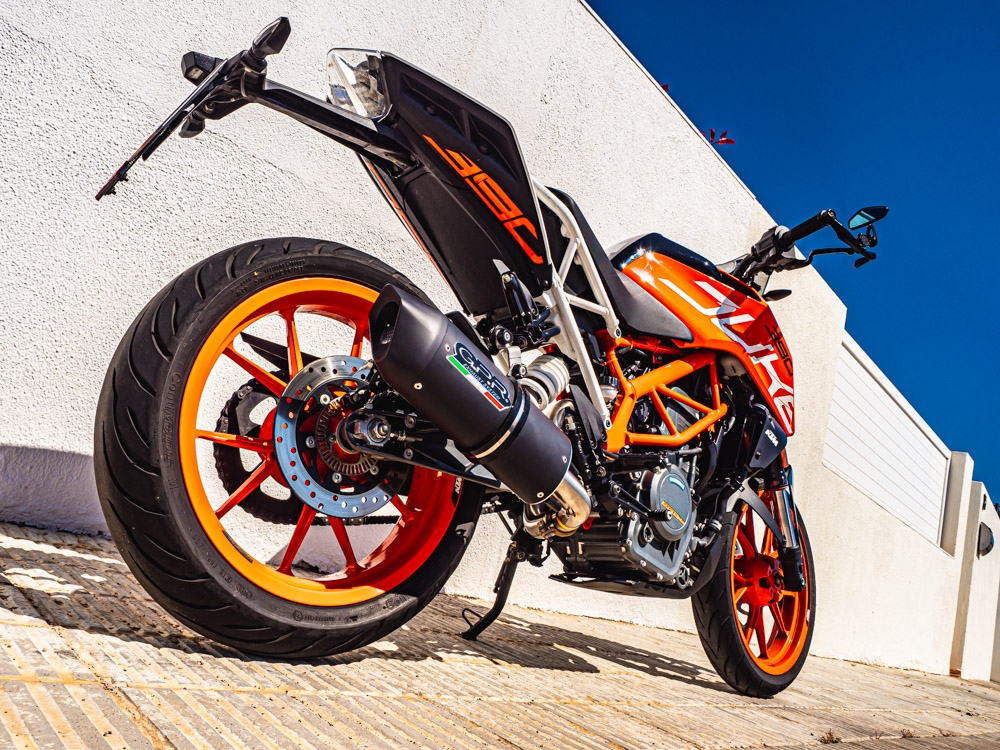 Pot echappement compatible avec Ktm Duke 200 2012-2020, Furore Nero, Échappement légal, homologué,silencieux avec db killer amovible et tuyau de liaison spécifique 