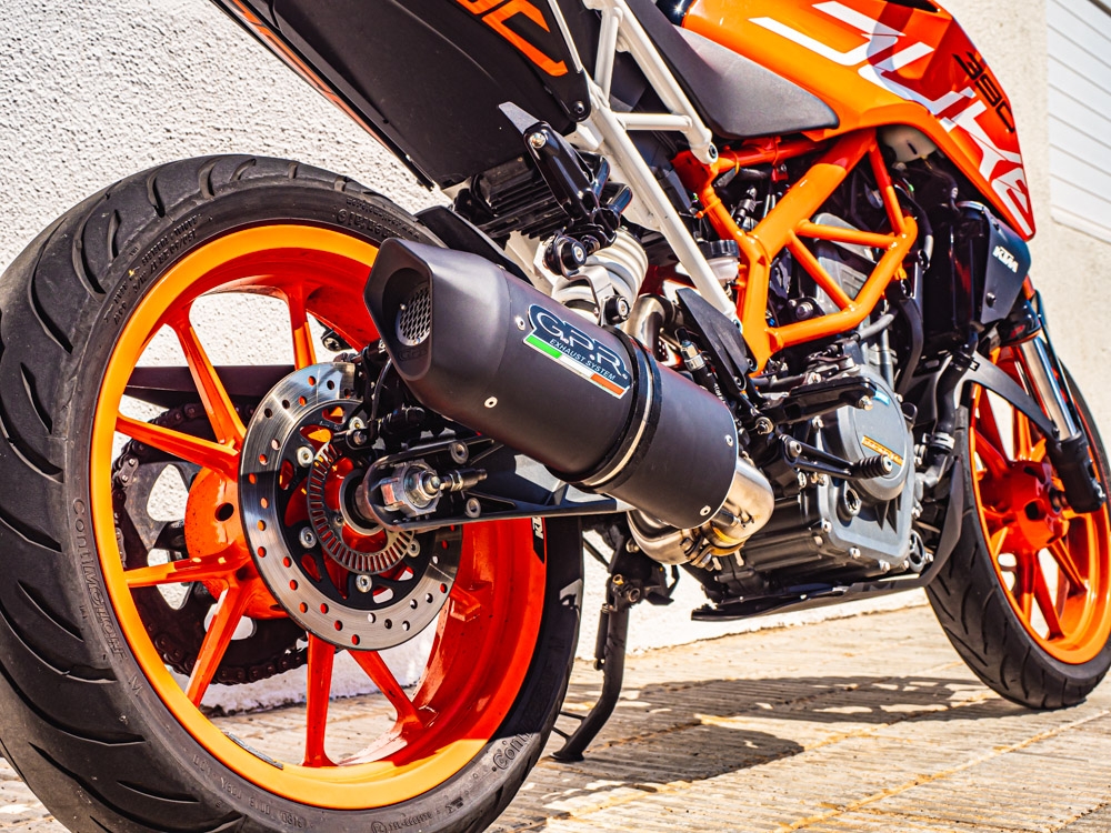 Pot echappement compatible avec Ktm Duke 390 2017-2020, Furore Evo4 Nero, Échappement légal, homologué,silencieux avec db killer amovible et tuyau de liaison spécifique 
