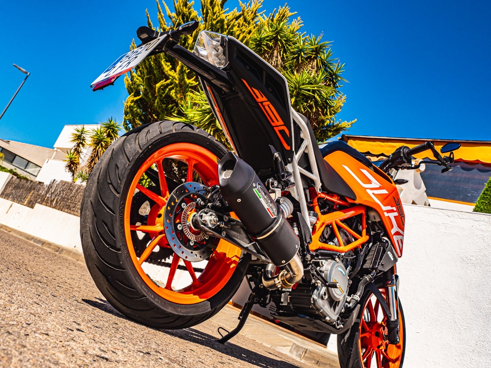 Pot echappement compatible avec Ktm Duke 390 2017-2020, Furore Evo4 Nero, Échappement légal, homologué,silencieux avec db killer amovible et tuyau de liaison spécifique 