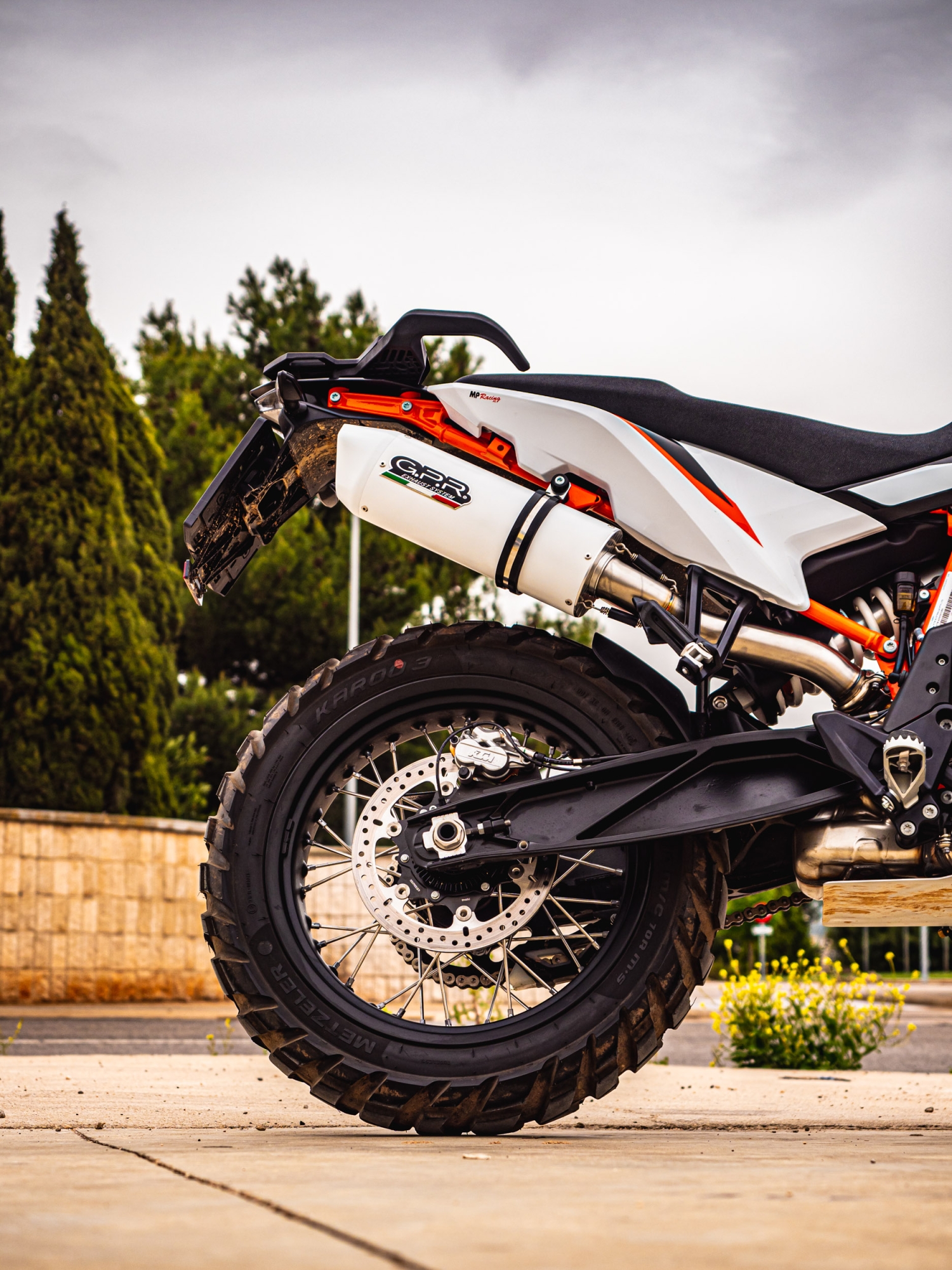 Pot echappement compatible avec Ktm Duke 890 2021-2024, Albus Evo4, Échappement légal, homologué,silencieux avec db killer amovible et tuyau de liaison spécifique 
