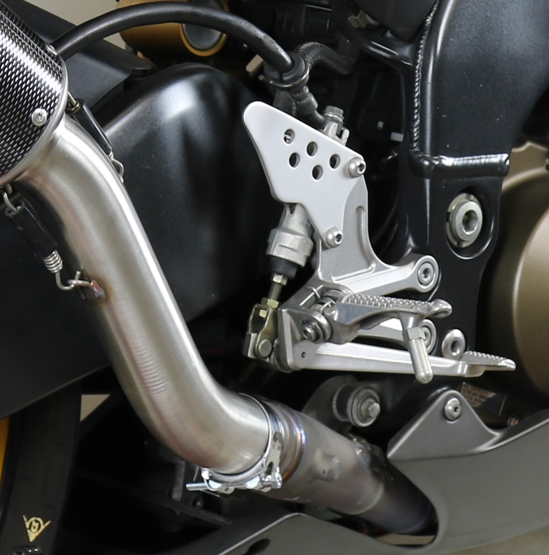 Pot echappement compatible avec Kawasaki ZX-10R 2004-2005, M3 Inox , Échappement légal, homologué,silencieux avec db killer amovible et tuyau de liaison spécifique 