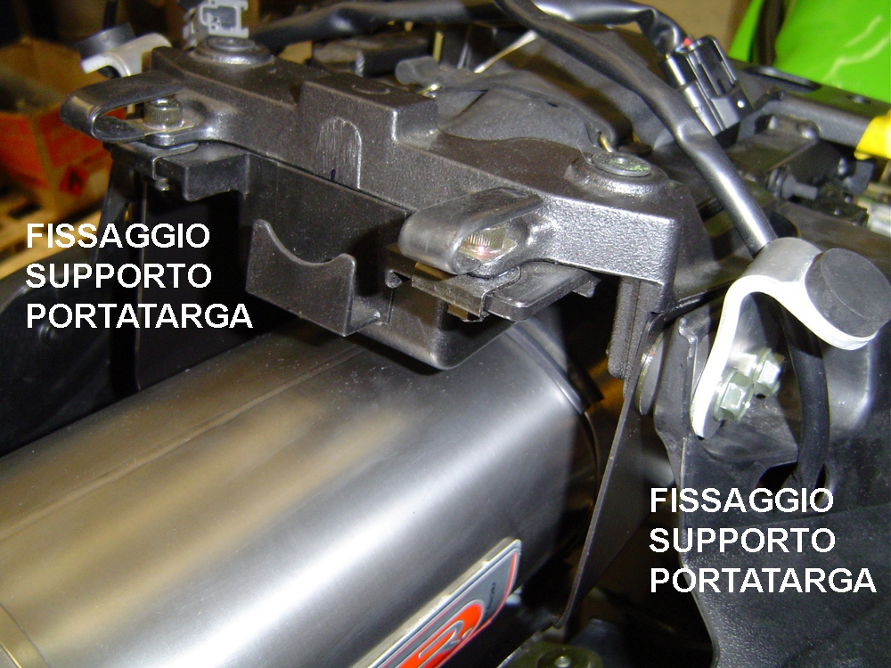 Pot echappement compatible avec Kawasaki Zx-6R 2005-2006, Tiburon Poppy, Échappement légal, homologué,silencieux avec db killer amovible et tuyau de liaison spécifique 