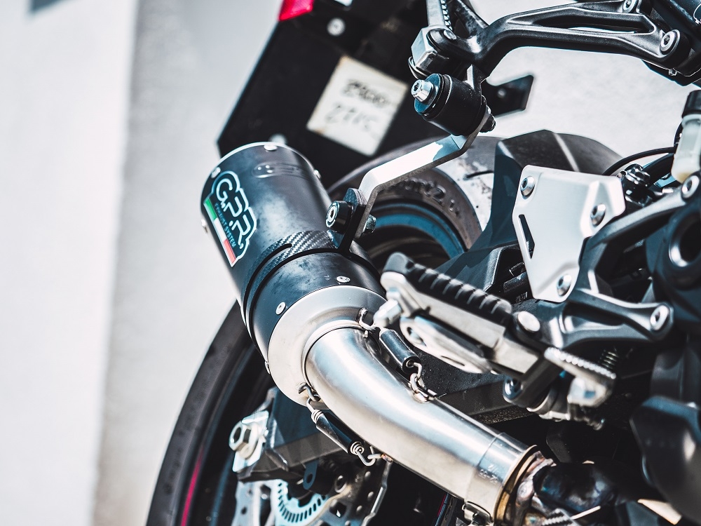 Pot echappement compatible avec Kawasaki Z 900 2017-2019, M3 Black Titanium, Échappement légal, homologué,silencieux avec db killer amovible et tuyau de liaison spécifique 