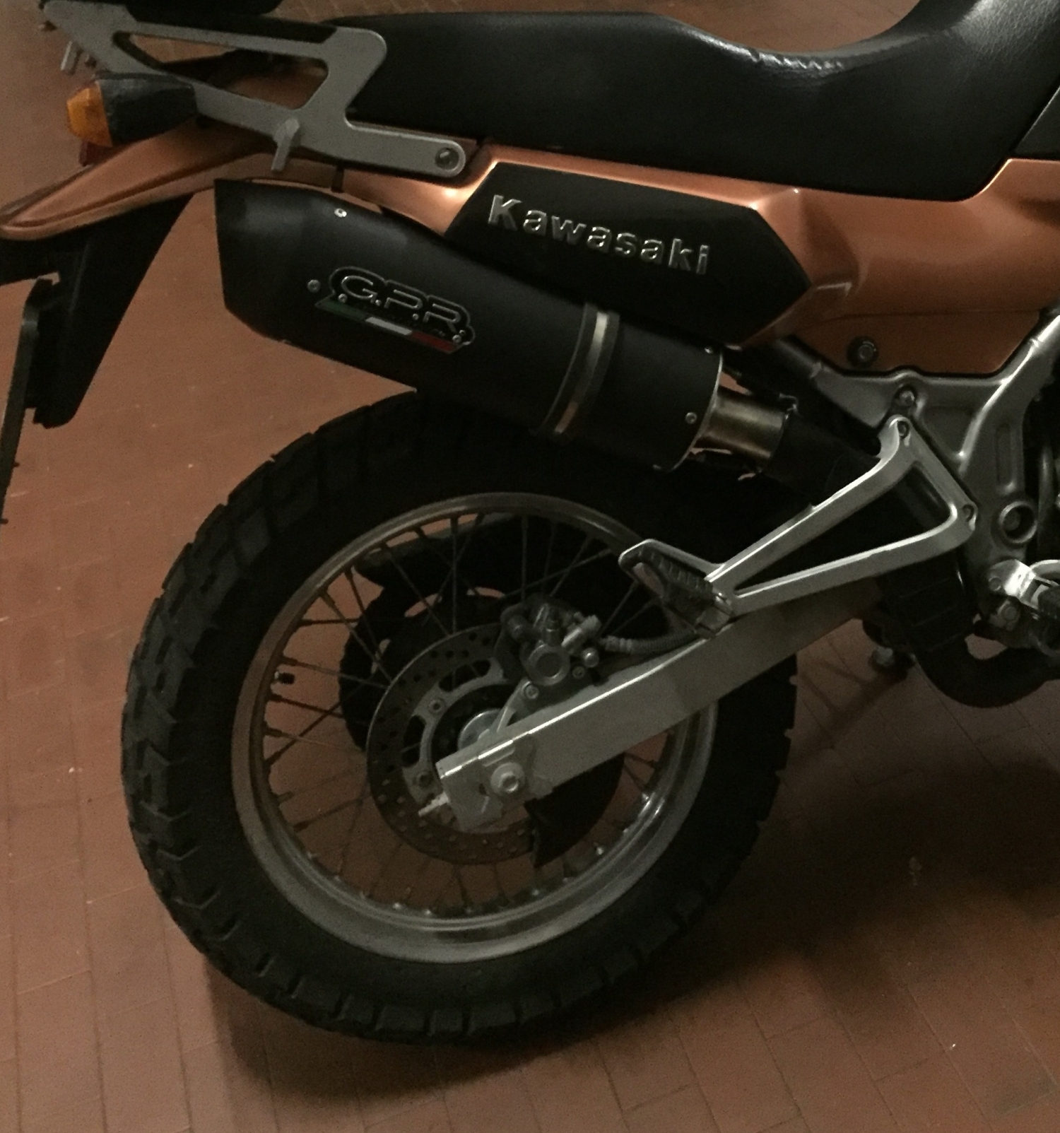 Pot echappement compatible avec Kawasaki Kle 500 1991-2007, Furore Nero, Échappement légal, homologué,silencieux avec db killer amovible et tuyau de liaison spécifique 