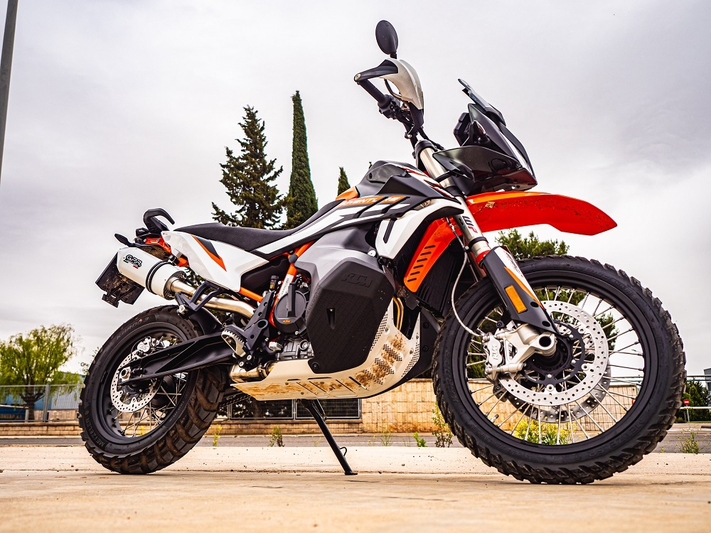 Pot echappement compatible avec Ktm SMT 890 2023-2024, Albus Evo4, Échappement légal, homologué,silencieux avec db killer amovible et tuyau de liaison spécifique 