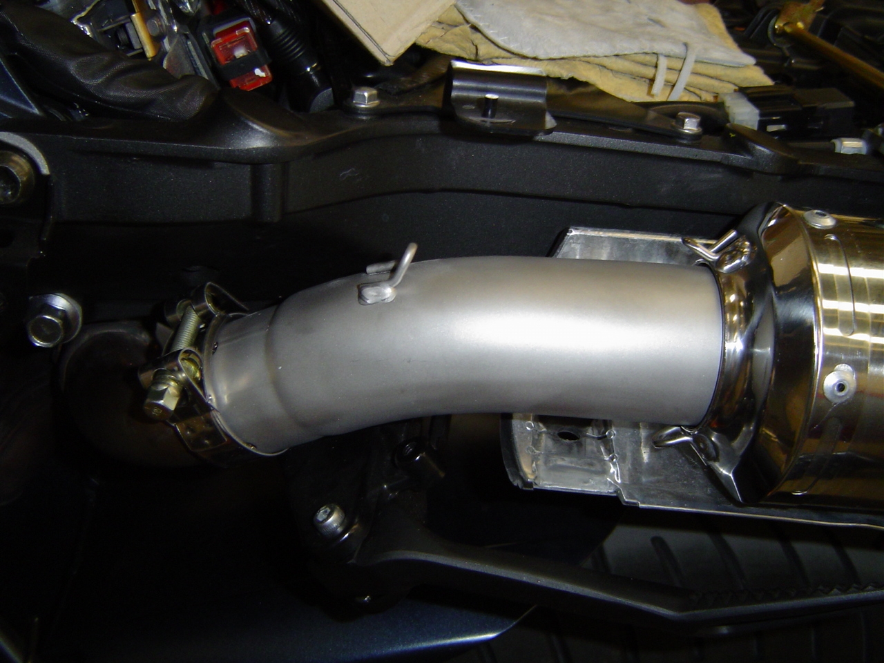 Pot echappement compatible avec Yamaha MT-01 2005-2011, Inox Tondo, Paire de pot d'échappement homologuées, livrées avec db killer amovible et raccords spécifiques 