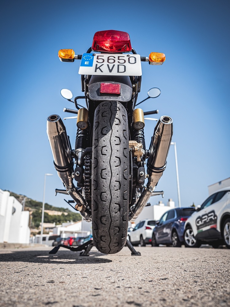 Pot echappement compatible avec Royal Enfield Continental 650 2019-2020, Deeptone Inox, Paire de pot d'échappement homologuées, livrées avec db killer amovible, catalyseurs et raccords spécifiques 