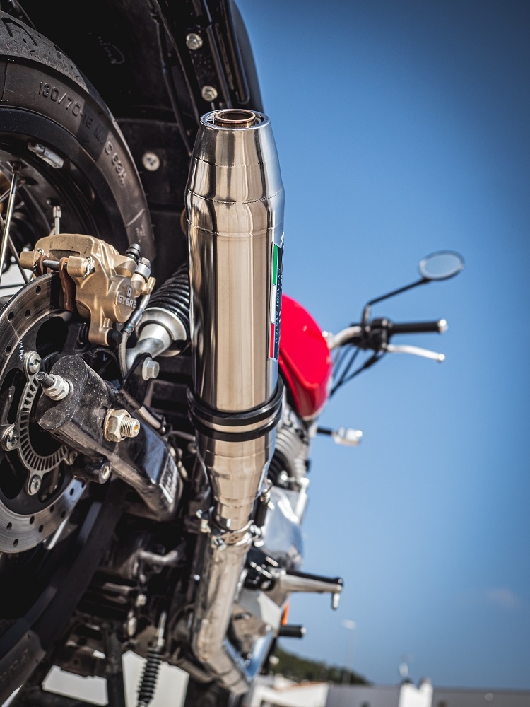 Pot echappement compatible avec Royal Enfield Continental 650 2019-2020, Deeptone Inox, Paire de pot d'échappement homologuées, livrées avec db killer amovible, catalyseurs et raccords spécifiques 