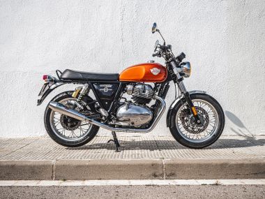 Pot echappement compatible avec Royal Enfield Continental 650 2019-2020, Ultracone, Paire de pot d'échappement homologuées, livrées avec db killer amovible, catalyseurs et raccords spécifiques 