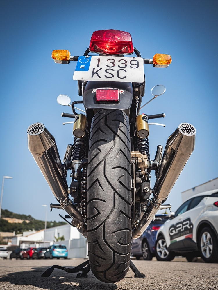 Pot echappement compatible avec Royal Enfield Continental 650 2019-2020, Ultracone, Paire de pot d'échappement homologuées, livrées avec db killer amovible, catalyseurs et raccords spécifiques 
