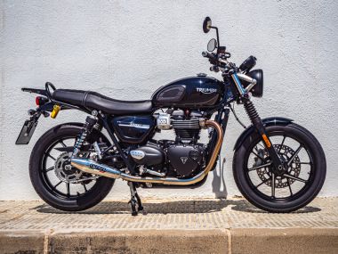 Pot echappement compatible avec Triumph Street Twin 900 2015-2019, Vintacone, Paire de pot d'échappement homologuées, livrées avec db killer amovible et raccords spécifiques 