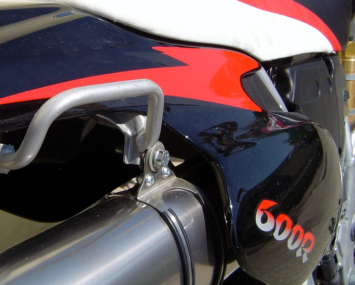 Pot echappement compatible avec Yamaha Tt 600 R - Tt 600 E 1998-2004, Furore Nero, Échappement légal, homologué,silencieux avec db killer amovible et tuyau de liaison spécifique 