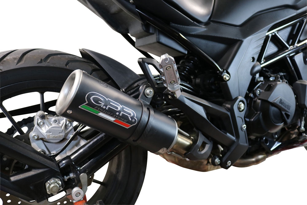 Pot echappement compatible avec Benelli 502 C 2019-2020, M3 Black Titanium, Échappement légal, homologué,silencieux avec db killer amovible et tuyau de liaison spécifique 