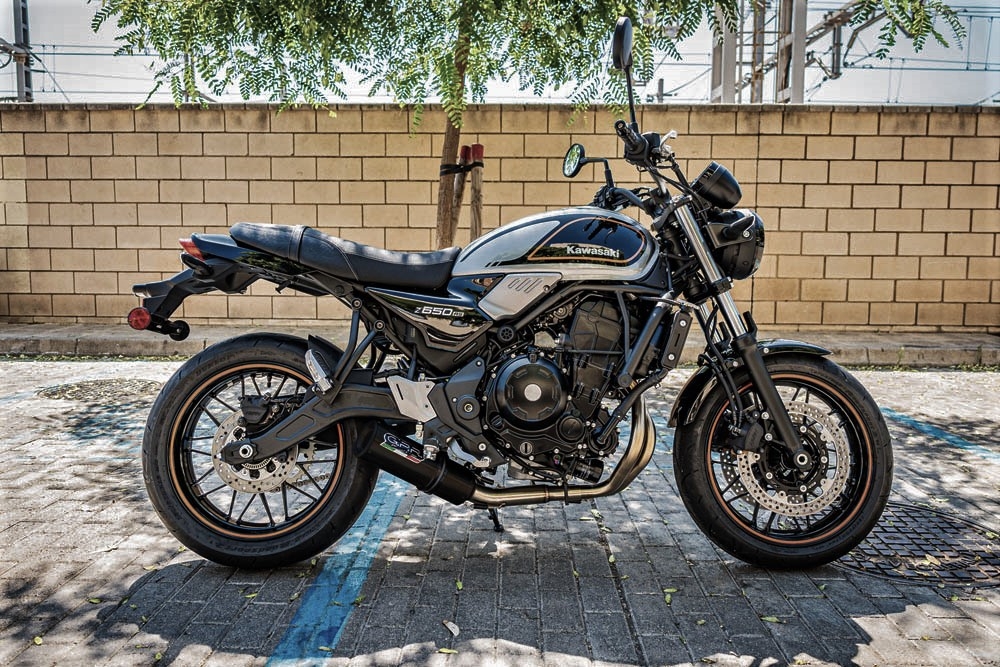 Pot echappement compatible avec Kawasaki Z 650 RS 2021-2023, M3 Black Titanium, Silencieux homologué pour bruit, échappement complet avec catalyseur et db killer 