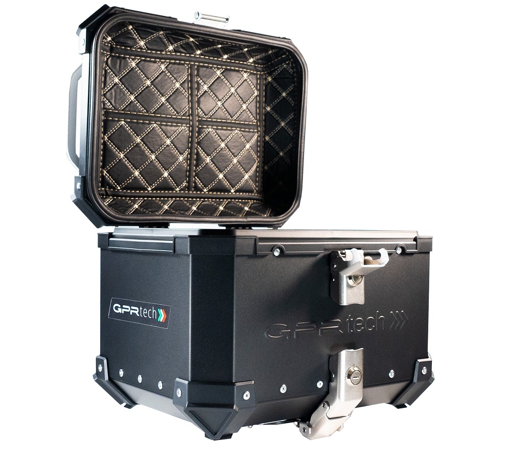 GPR TECH TOP CASE ALPI-TECH 26 LT. NOIR Top case en aluminium, avec Dossier souple, couleur noire avec plaque universelle incluse Capacité Litres 26