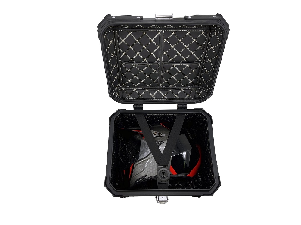 GPR TECH TOP CASE ALPI-TECH 45 LT. NOIR Top case en aluminium, avec Dossier souple, couleur noire avec plaque universelle incluse Capacité Litres 45