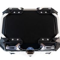 GPR TECH TOP CASE ALPI-TECH 55 LT. ARGENT Top case en aluminium, avec Dossier souple, couleur argent avec plaque universelle incluse Capacité Litres 55