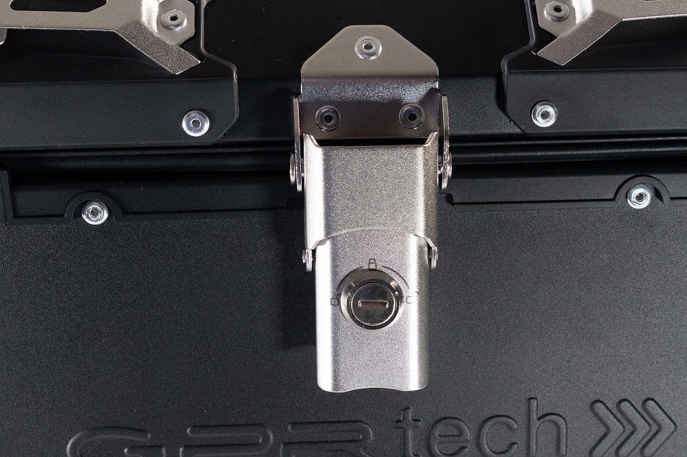 GPR TECH TOP CASE ALPI-TECH 55 LT NOIR Top case en aluminium, avec Dossier souple, couleur noire avec plaque universelle incluse Capacité Litres 55