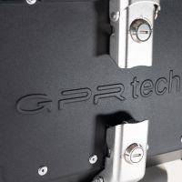 GPR TECH TOP CASE ALPI-TECH 55 LT NOIR Top case en aluminium, avec Dossier souple, couleur noire avec plaque universelle incluse Capacité Litres 55