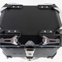 GPR TECH TOP CASE ALPI-TECH 55 LT NOIR Top case en aluminium, avec Dossier souple, couleur noire avec plaque universelle incluse Capacité Litres 55