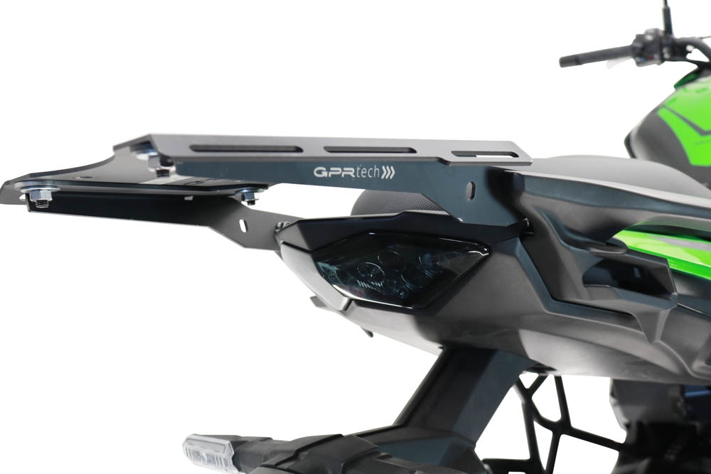 Top case en aluminium, couleur argent avec plaque spécifique incluse GPR TECH compatible avec  Kawasaki Versys 650 2023/2024 e5 plus