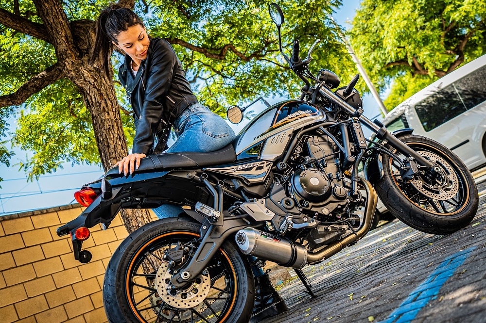 Pot echappement compatible avec Kawasaki Z 650 RS 2021-2023, Satinox, Silencieux homologué pour bruit, échappement complet avec catalyseur et db killer 