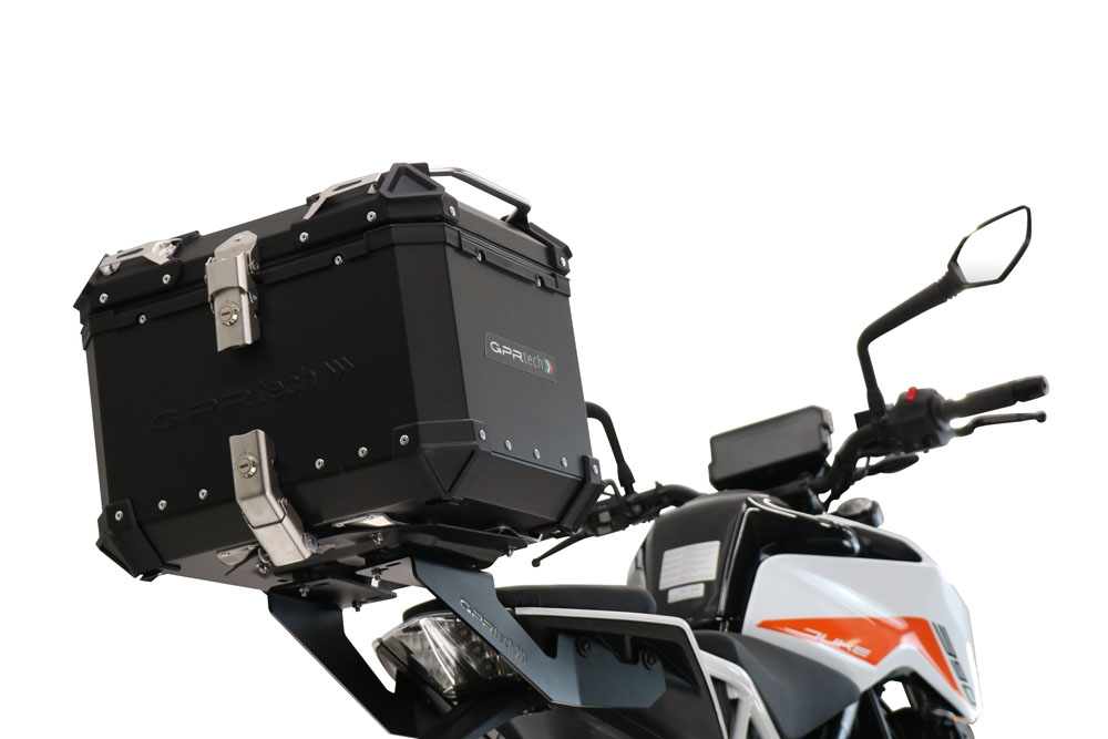 Top case en aluminium, couleur argent avec  porte-bagases y plaque spécifique Top-case GPR TECH compatible avec  Ktm Duke 390 2021/2023 e5