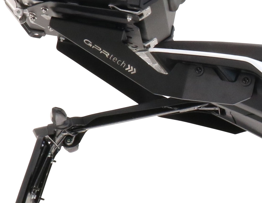 Top case en aluminium, couleur argent avec  porte-bagases y plaque spécifique Top-case GPR TECH compatible avec  Ktm Duke 390 2021/2023 e5
