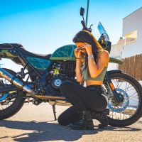 Pot echappement compatible avec Royal Enfield Himalayan 410 Diam.36mm 2017-2020, Deeptone Inox, Pot échappement racing, avec les tuyaux de liaison, article sans homologation 
