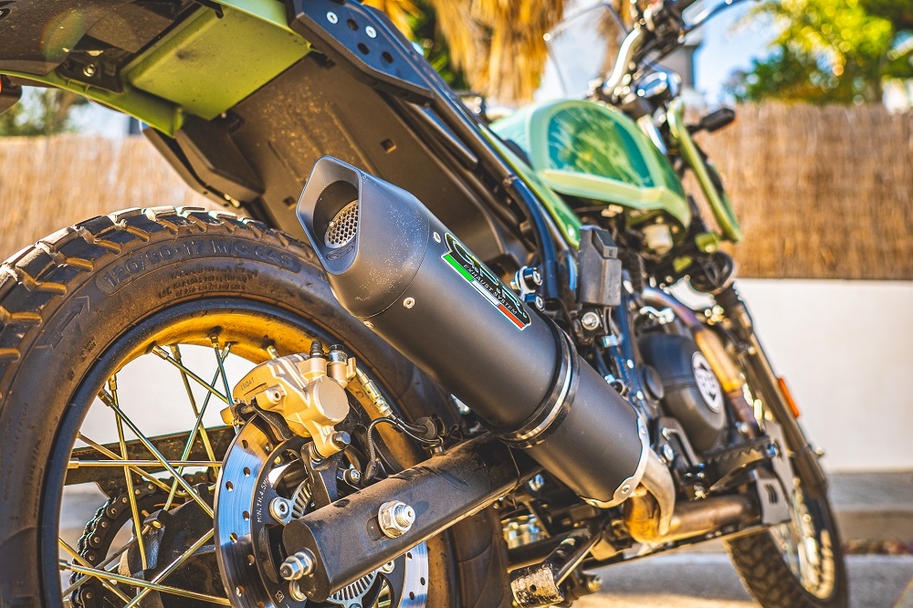 Pot echappement compatible avec Royal Enfield Himalayan 410 2021-2024, Furore Evo4 Nero, Échappement légal, homologué,silencieux avec catalyseur, db killer amovible et tuyau de liaison spécifique 
