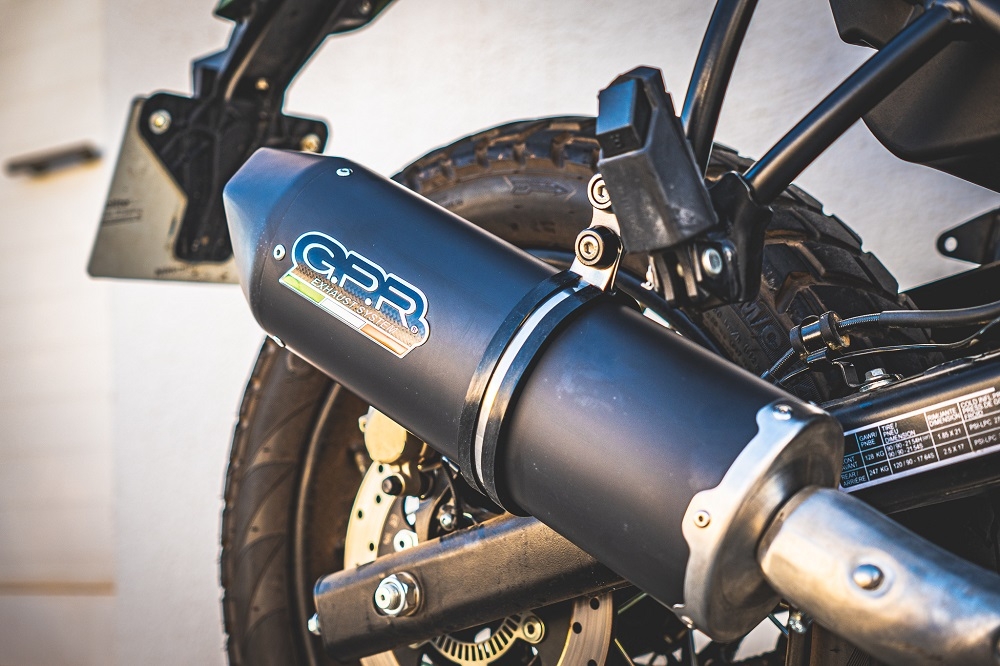 Pot echappement compatible avec Royal Enfield Himalayan 410 2021-2024, Furore Evo4 Nero, Échappement légal, homologué,silencieux avec catalyseur, db killer amovible et tuyau de liaison spécifique 