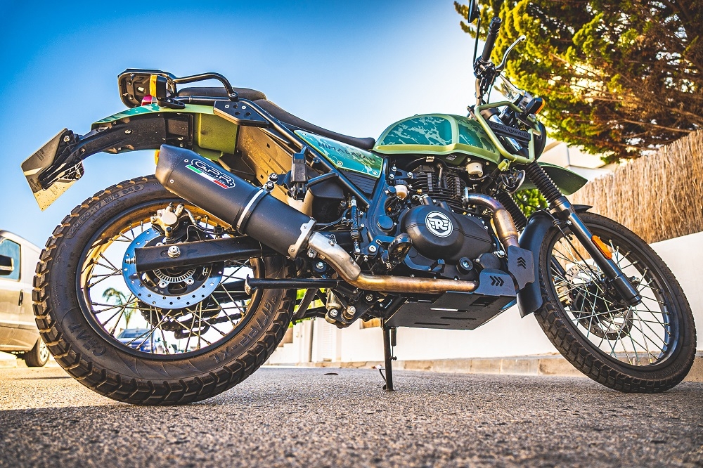 Pot echappement compatible avec Royal Enfield Himalayan 410 Diam.36mm 2017-2020, Furore Nero, Pot échappement racing, avec les tuyaux de liaison, article sans homologation 