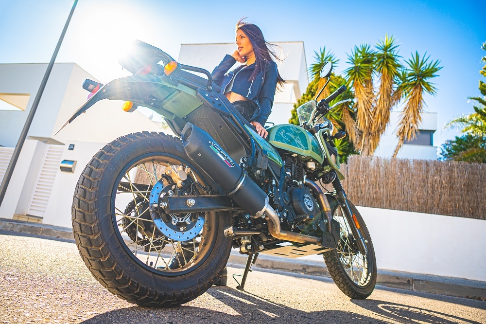 Pot echappement compatible avec Royal Enfield Himalayan 410 Diam.36mm 2017-2020, Furore Nero, Pot échappement racing, avec les tuyaux de liaison, article sans homologation 