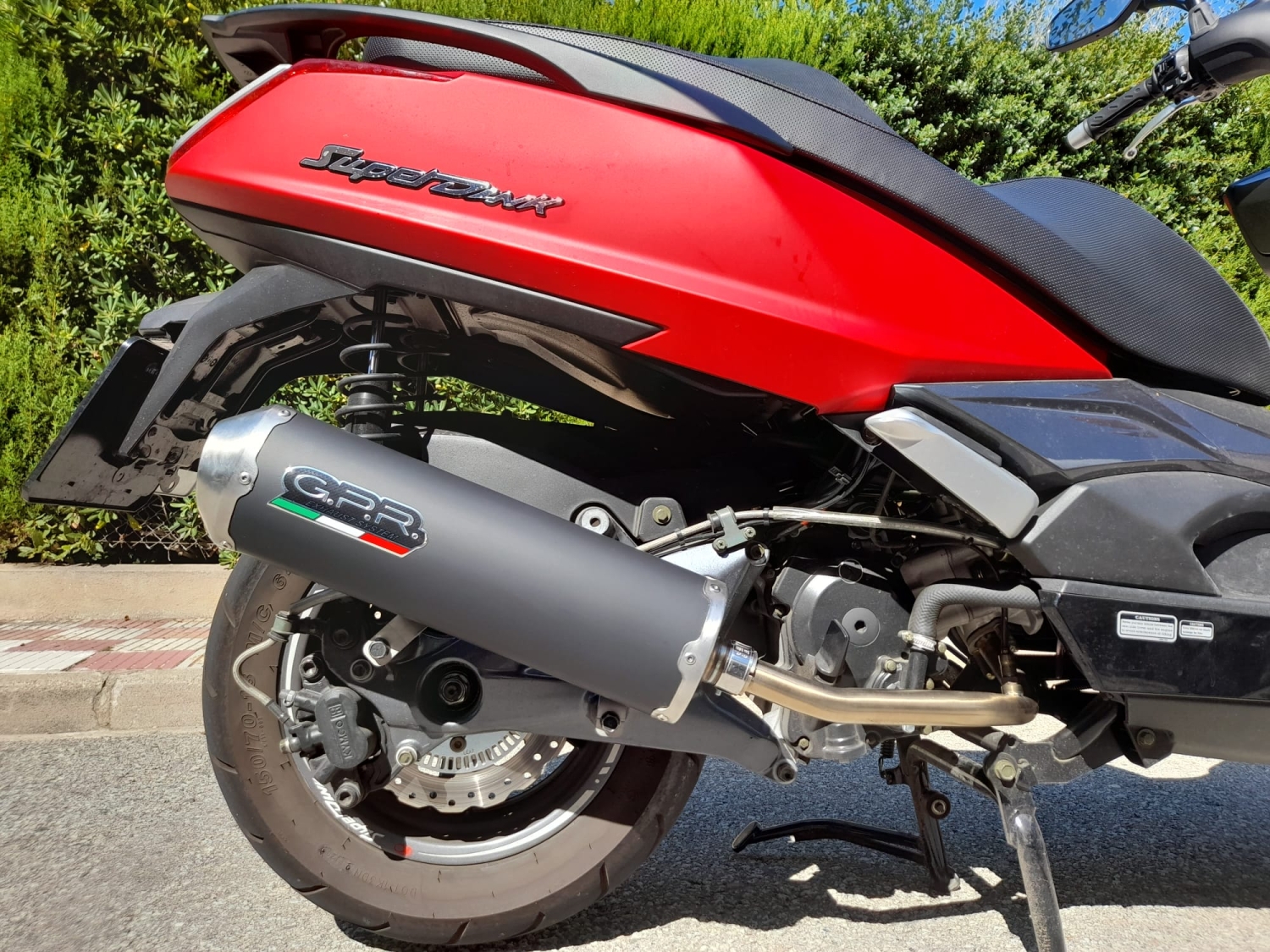 Pot echappement compatible avec Kymco Downtown 125 2021-2023, Evo4 Road, Homologué et légal, système d'échappement complet avec catalyseur et db killer amovible 