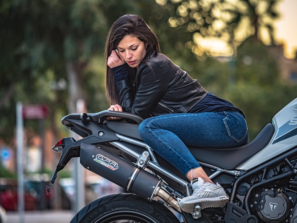 Pot echappement compatible avec Triumph Tiger 900 2020-2023, Furore Evo4 Nero, Échappement légal, homologué,silencieux avec db killer amovible et tuyau de liaison spécifique 