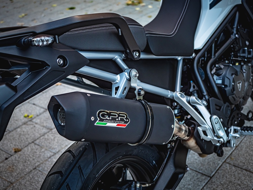 Pot echappement compatible avec Triumph Tiger 900 2020-2023, Furore Evo4 Nero, Échappement légal, homologué,silencieux avec db killer amovible et tuyau de liaison spécifique 