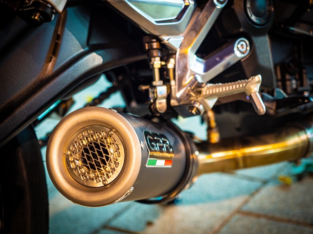 Pot echappement compatible avec Triumph Trident 660 2021-2024, M3 Black Titanium, Pot d'échappement complet racing, compris de collecteur et db killer amovible, sans homologation 