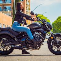 Pot echappement compatible avec Kawasaki Vulcan 650 S 2014-2016, M3 Black Titanium, Homologué et légal, système d'échappement complet avec catalyseur et db killer amovible 