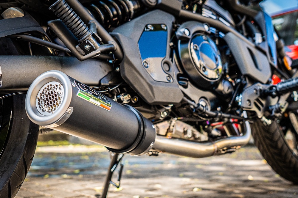 Pot echappement compatible avec Kawasaki Vulcan 650 S 2014-2016, M3 Black Titanium, Homologué et légal, système d'échappement complet avec catalyseur et db killer amovible 