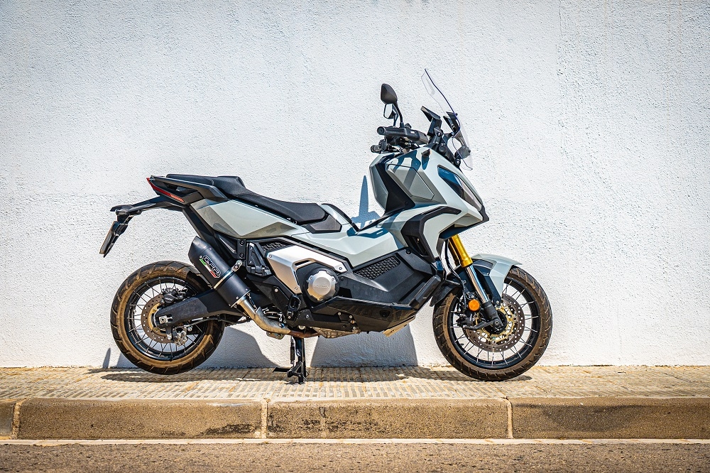 Pot echappement compatible avec Honda Forza 750 2021-2024, Furore Evo4 Nero, Échappement légal, homologué,silencieux avec db killer amovible et tuyau de liaison spécifique 