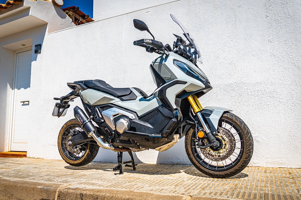Pot echappement compatible avec Honda Forza 750 2021-2024, Furore Evo4 Nero, Échappement légal, homologué,silencieux avec db killer amovible et tuyau de liaison spécifique 
