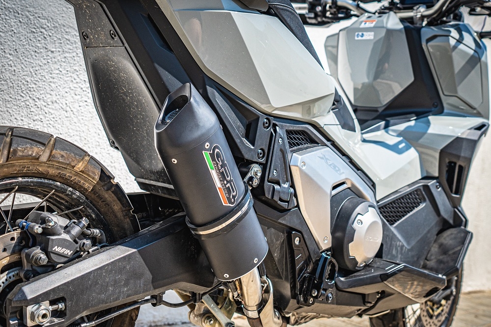Pot echappement compatible avec Honda Forza 750 2021-2024, Furore Evo4 Nero, Échappement légal, homologué,silencieux avec db killer amovible et tuyau de liaison spécifique 