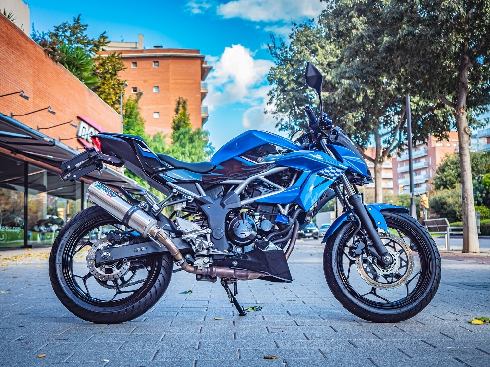 Pot echappement compatible avec Kawasaki Z 125 2019-2020, M3 Inox , Échappement légal, homologué,silencieux avec db killer amovible et tuyau de liaison spécifique 