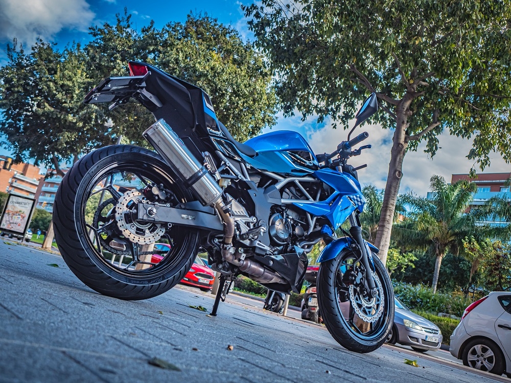 Pot echappement compatible avec Kawasaki Z 125 2019-2020, M3 Inox , Échappement légal, homologué,silencieux avec db killer amovible et tuyau de liaison spécifique 