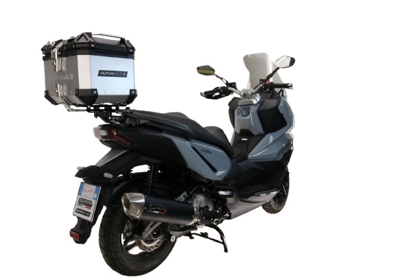 Top case GPR TECH compatible with  Sym ADX 300 2024/2026 e5 Plus Top Case Alpitech en aluminium, couleur argent avec plaque spécifique incluse Capacité Litres 26