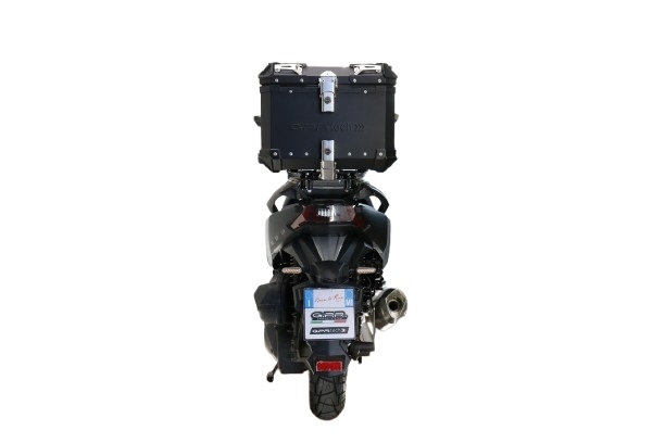 Top case GPR TECH compatible with  Sym ADX 300 2024/2026 e5 Plus Top Case Alpitech en aluminium, couleur noire avec plaque spécifique incluse Capacité Litres 35