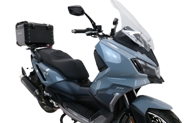 Top case GPR TECH compatible with  Sym ADX 300 2024/2026 e5 Plus Top Case Alpitech en aluminium, couleur noire avec plaque spécifique incluse Capacité Litres 45
