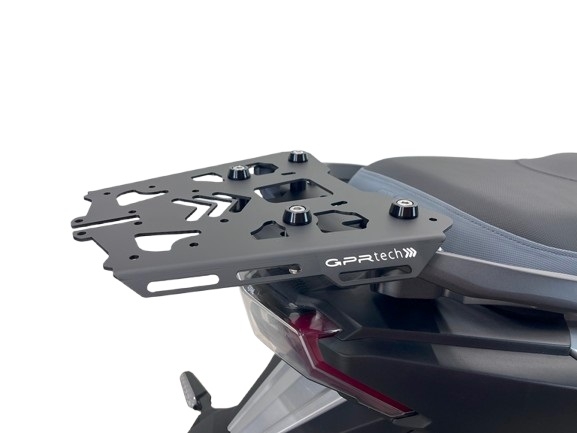 Top case GPR TECH compatible with  Sym ADX 300 2024/2026 e5 Plus Top Case Alpitech en aluminium, couleur noire avec plaque spécifique incluse Capacité Litres 26