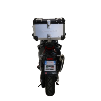 Top case GPR TECH compatible with  Sym ADX TG 400 2024/2026 e5 Plus Top Case Alpitech en aluminium, couleur argent avec plaque spécifique incluse Capacité Litres 45